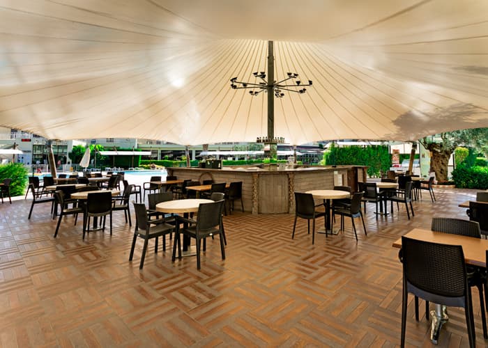 Tenteli restoran alanı